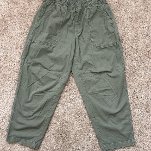 Old Navy Pants - Old Navy Women’s Cargo Pants in Forest Green